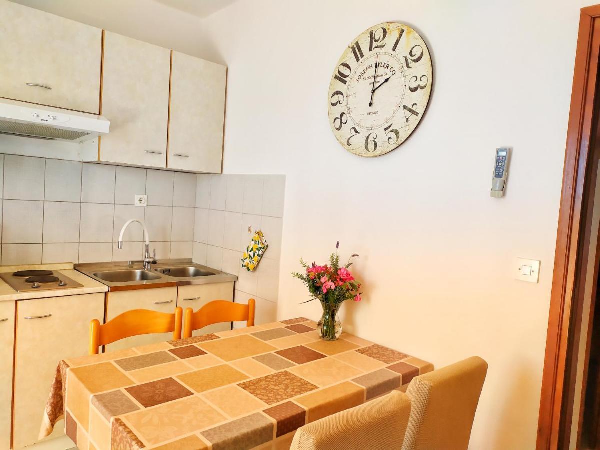 Cozy Apartments Danica Novalja With Terrace - First Floor ภายนอก รูปภาพ